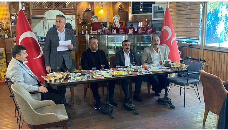 MHP PALANDÖKEN İLÇE BAŞKANLIĞI MUHTARLARI AĞIRLADI 