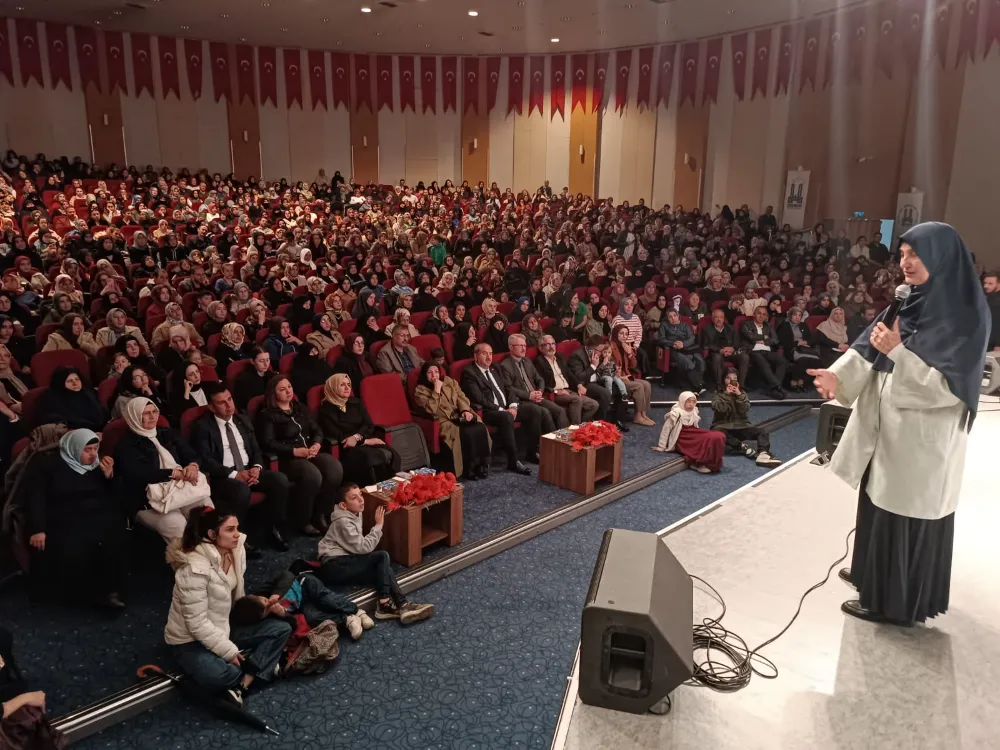 Aİlede Rol Değişimi Şöyleşisine Yoğun İlgi 