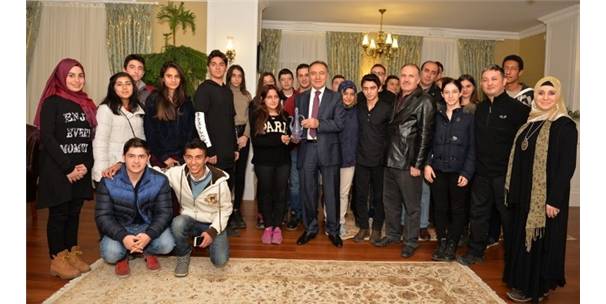 BEYKOZLU ÖĞRENCİLERDEN VALİ ALTIPARMAK?A ZİYARET