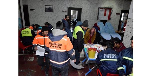 PALANDÖKEN BELEDİYE PERSONELİ KAN VERDİ