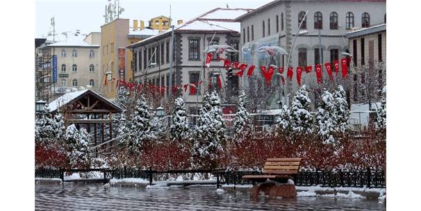 ERZURUM GÜNE KARLA UYANDI