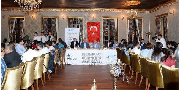 ULUSLARARASI ÖĞRENCİLERE ?FETÖ VE 15 TEMMUZ DARBE SÜRECİ? ANLATILDI