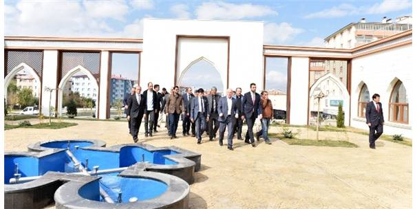 Sekmen, Büyükşehir`in Yatırımlarını Anlattı