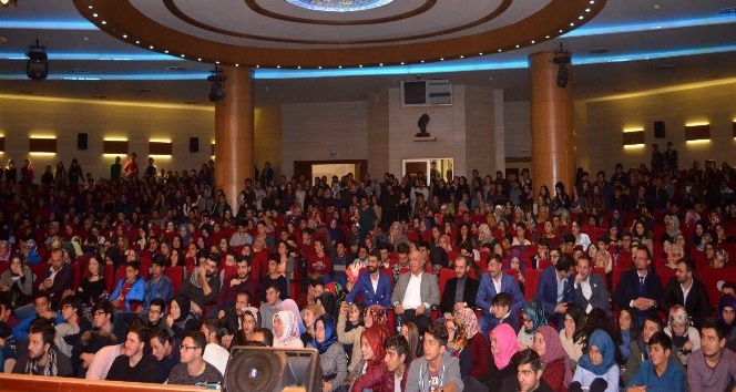 Milletvekili Ilıcalı, üniversiteli gençlerle buluştu